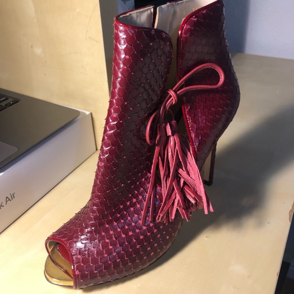 Beautiful Red Booties !! 👢❤️🙌🏼 - Picture 6 of 7